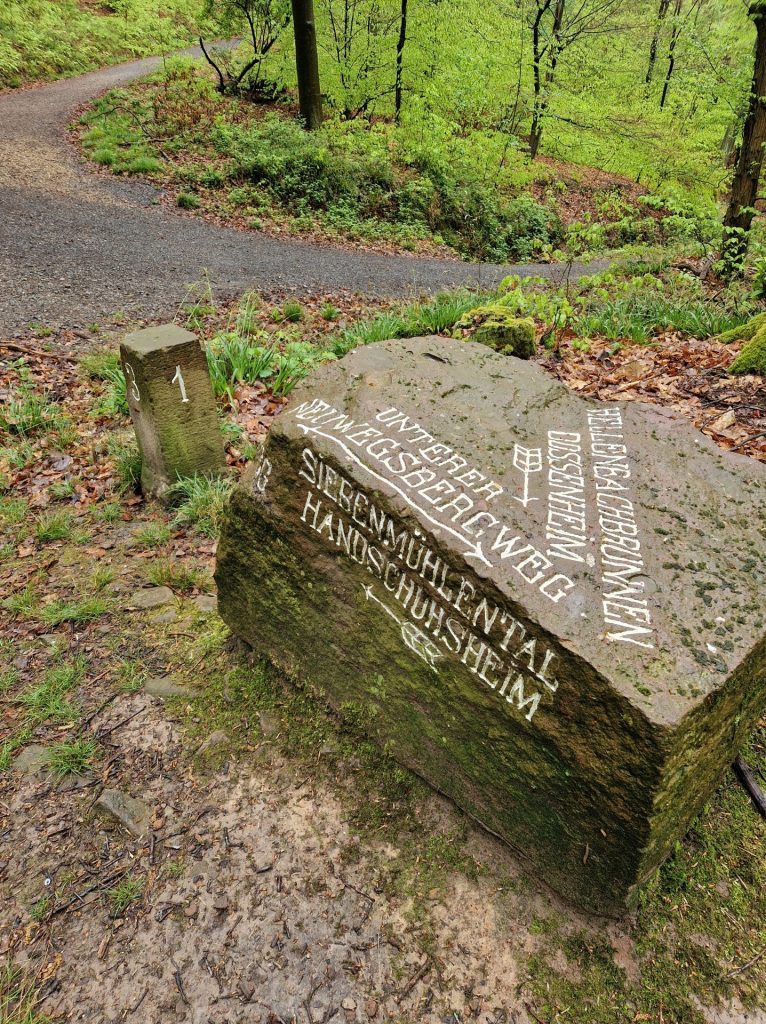 Eine Stein als Wegweiser 