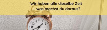 Eine Analoge Uhr auf einem Tisch