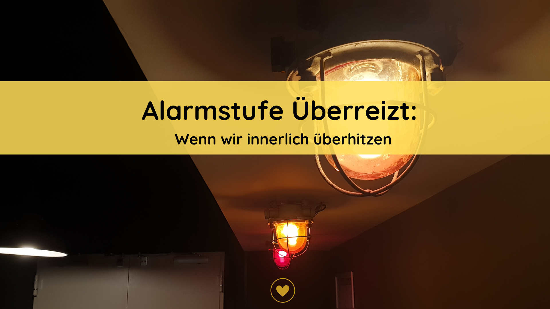 Alarm-Lampe mit dem Text - Alaramstufe überreizt